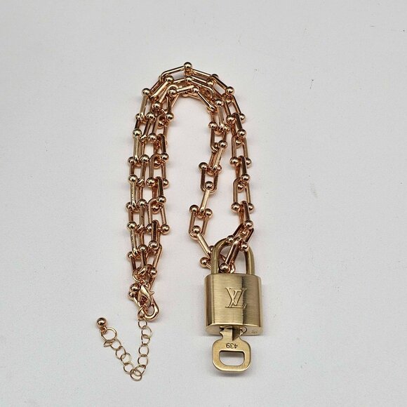 Authentic Louis Vuitton Lock & Key with Unbranded Gold Plated Horseshoe Necklace - Picture 4 of 11